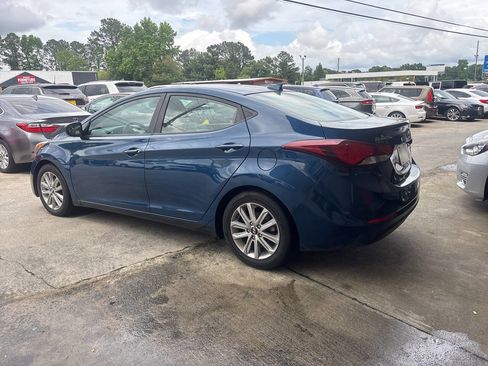Used 2016 Hyundai Elantra SE w/ Option Group 02 FWD image 8