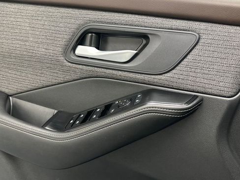 Certified 2023 Nissan Rogue SV image 15