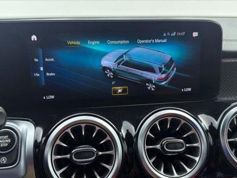 Used 2022 Mercedes-Benz GLB 250 image 32