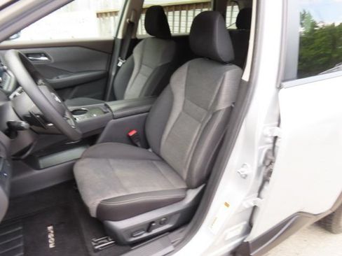 Used 2022 Nissan Rogue SV FWD image 20