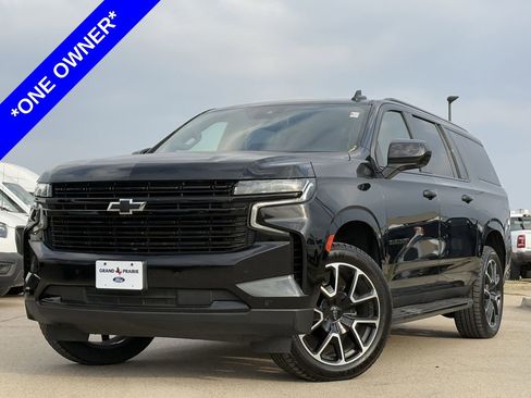Used 2024 Chevrolet Suburban RST image 2