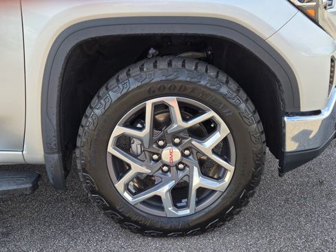 Used 2022 GMC Sierra 1500 SLT w/ SLT Premium Plus Package AWD/4WD image 4