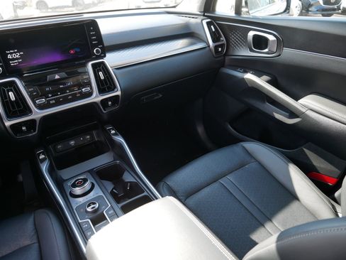 Certified 2023 Kia Sorento EX image 11