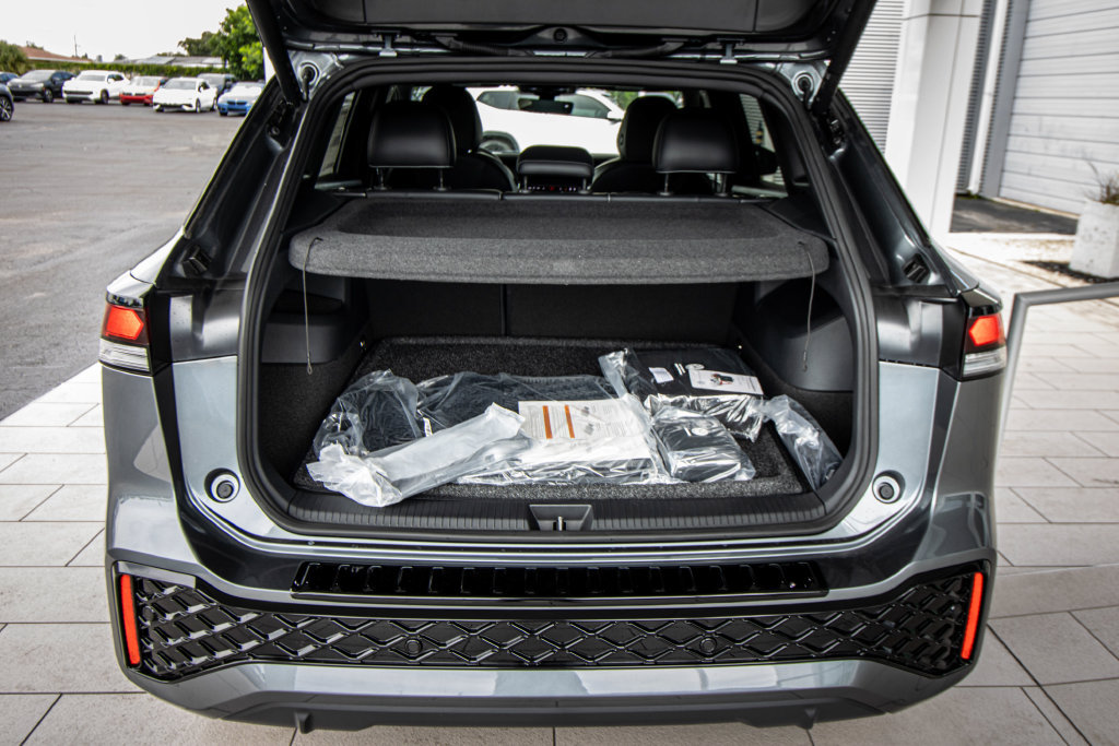 New 2026 Volkswagen Tiguan SE R-Line FWD image 18