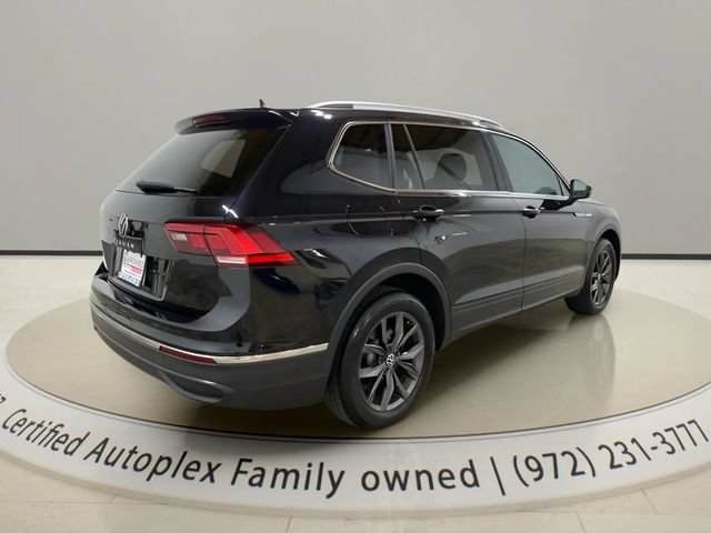 Used 2023 Volkswagen Tiguan SE w/ Panoramic Sunroof Package FWD image 5