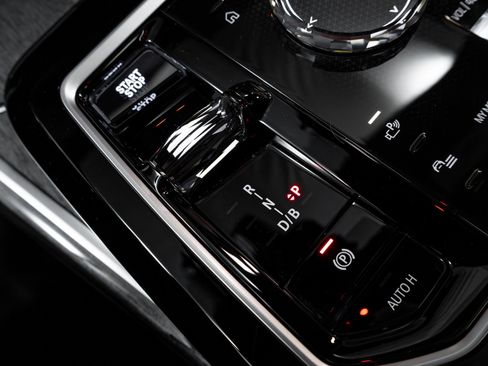 Used 2023 BMW i7 xDrive60 image 66