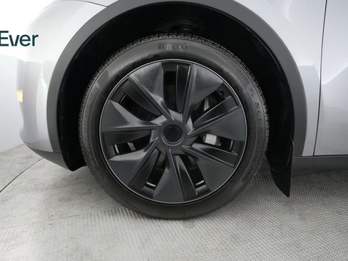 Used 2024 Tesla Model Y Long Range RWD image 19