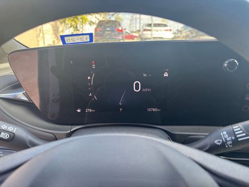 Used 2025 Buick Envista Preferred image 37