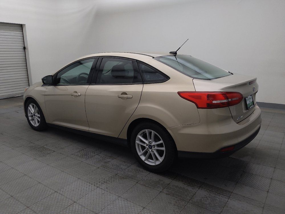 Used 2018 Ford Focus SE FWD image 3