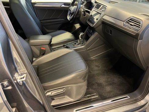Certified 2023 Volkswagen Tiguan SE R-Line image 10