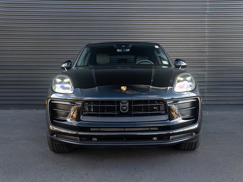 Used 2025 Porsche Macan image 24