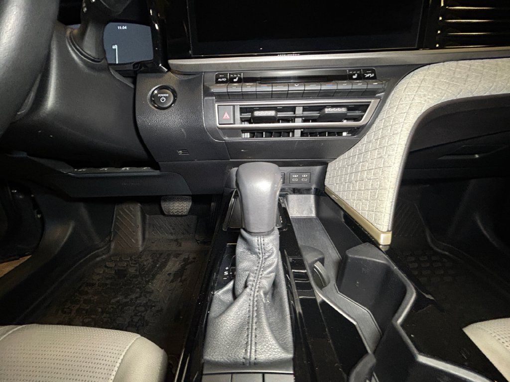 Used 2026 Toyota Camry XLE w/ Preferred Package 2 (TMS) AWD/4WD image 11