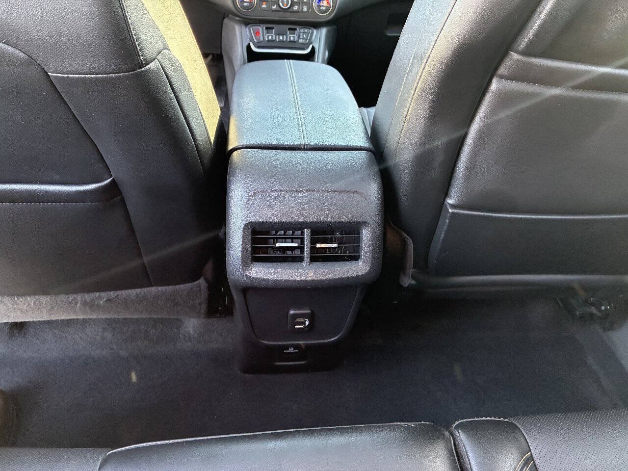 Used 2020 GMC Terrain SLT w/ GMC Pro Grade Package AWD/4WD image 22