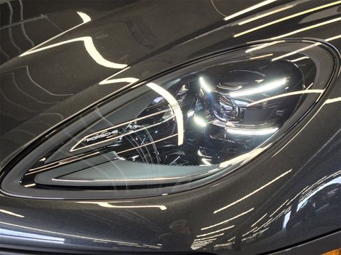 New 2025 Porsche Macan image 27