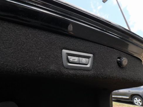 Used 2017 BMW 750i xDrive image 56