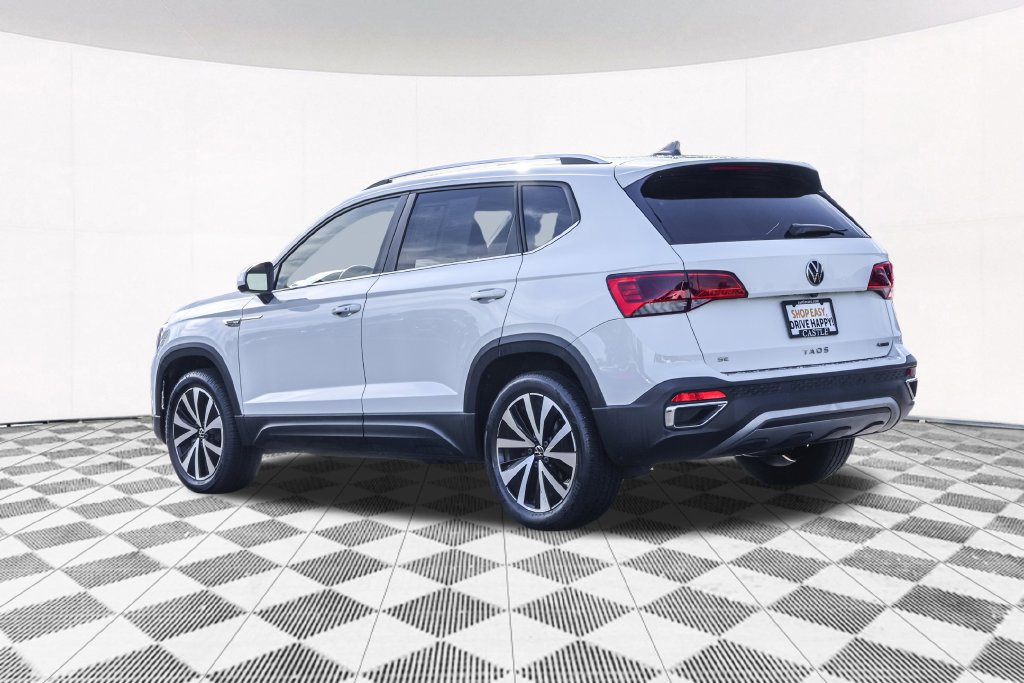 Used 2023 Volkswagen Taos SE w/ Panoramic Sunroof Package AWD/4WD image 15