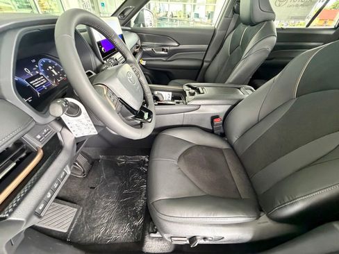 New 2026 Toyota Grand Highlander AWD Hybrid image 16