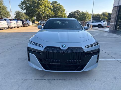 Used 2023 BMW i7 xDrive60 AWD/4WD image 2