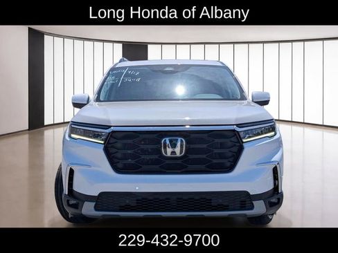 Used 2025 Honda Pilot Touring image 2
