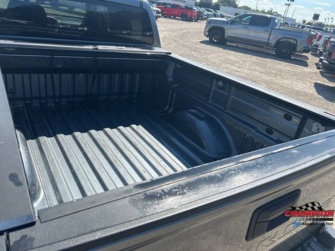 Used 2022 Chevrolet Colorado LT w/ Safety Package image 8