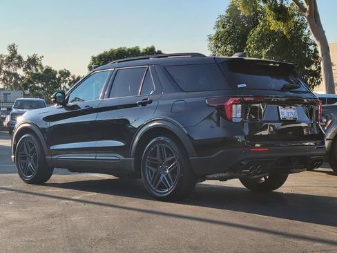 Used 2025 Ford Explorer ST w/ Sun And Sound Package AWD/4WD image 2