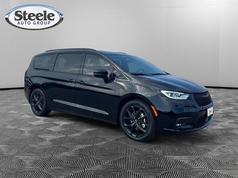 New 2026 Chrysler Pacifica Limited w/ S Appearance Package image 7