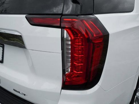 Used 2024 GMC Yukon SLT w/ SLT Premium Package image 39