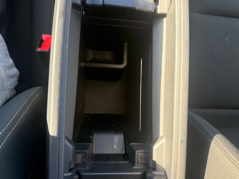 Used 2023 Nissan Rogue S image 21