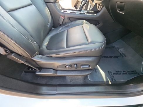 Used 2023 Chevrolet Traverse LT AWD/4WD image 34