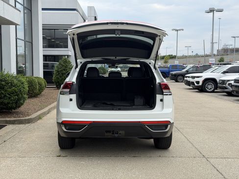 Used 2024 Volkswagen Atlas Cross Sport SE AWD/4WD image 10