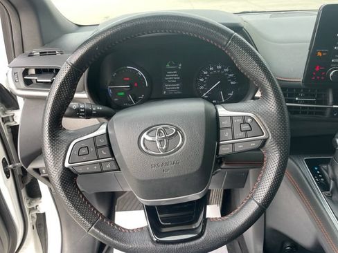 Used 2021 Toyota Sienna XSE FWD image 25