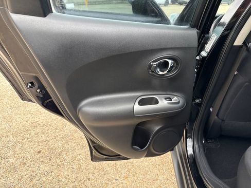 Used 2016 Nissan Juke S FWD image 22