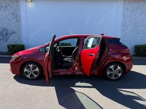 Certified 2020 Nissan Leaf SV w/ SV Technology Package FWD image 18