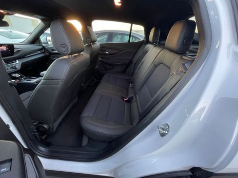 Used 2025 Buick Envista Preferred image 24