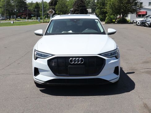 Used 2021 Audi e-tron Premium w/ Convenience Plus Package AWD/4WD image 2