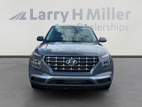 Used 2024 Hyundai Venue SEL FWD image 8
