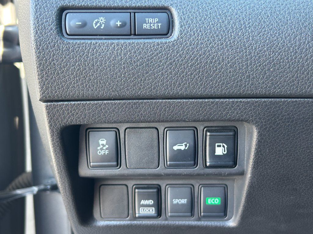 Used 2018 Nissan Rogue SV AWD/4WD image 48