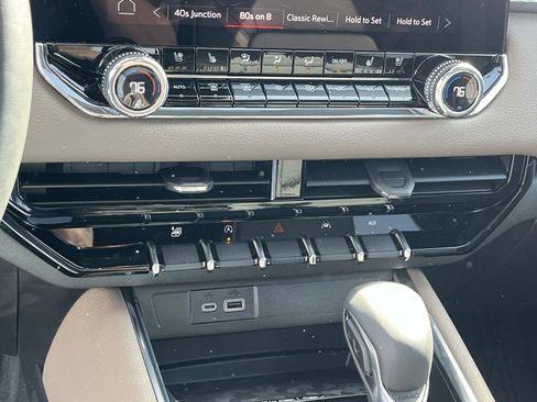 Used 2025 GMC Canyon Denali image 33