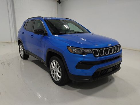 Used 2023 Jeep Compass Latitude AWD/4WD image 13