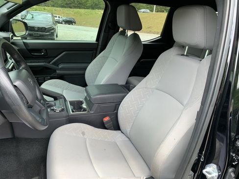Used 2025 Toyota Tacoma SR5 AWD/4WD image 10