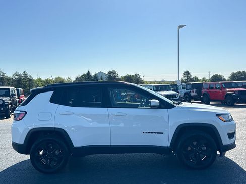 Used 2021 Jeep Compass Latitude w/ Sun and Sound Group AWD/4WD image 2