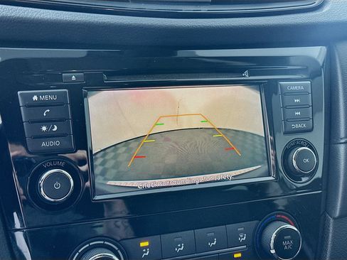Used 2019 Nissan Rogue S w/ Special Edition Package FWD image 22