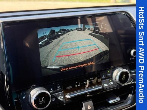 Used 2023 Toyota Highlander XLE AWD/4WD image 27
