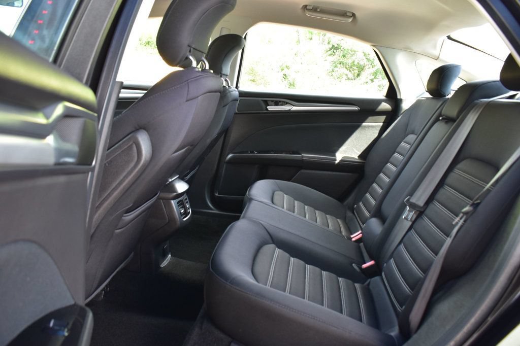 Used 2013 Ford Fusion SE FWD image 21