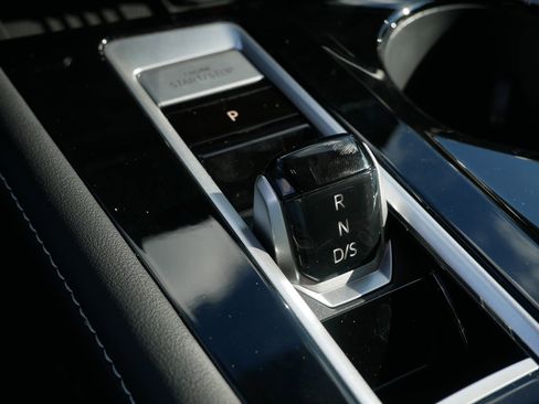 New 2026 Volkswagen Atlas SE image 9