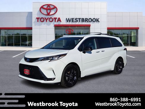 Certified 2024 Toyota Sienna XSE image 1