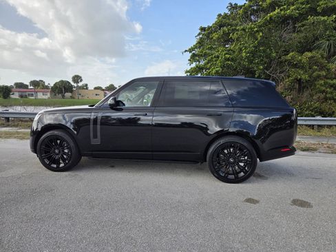 New 2025 Land Rover Range Rover Long Wheelbase SE image 7