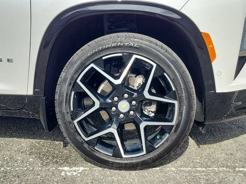 Certified 2025 Chevrolet Traverse High Country w/ LPO, Floor Liner Package FWD image 6