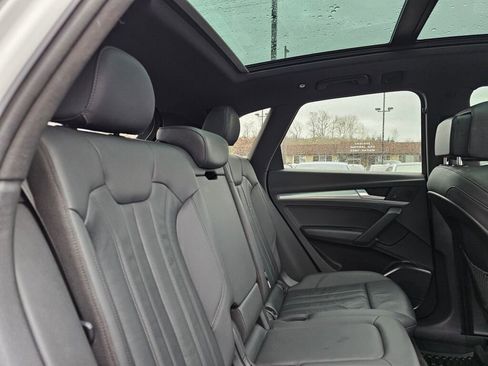 Used 2020 Audi Q5 2.0T Premium w/ Titanium Sport Package image 17