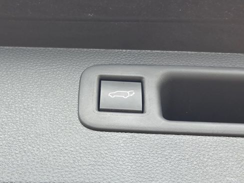 Used 2022 Toyota Highlander XLE AWD/4WD image 27